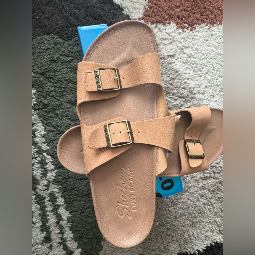 Sketchers luxe foam suede sandals tan size 10 NWT in a box - Picture 6 of 7